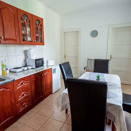 Viragos Vendeghaz Apartment Keszthely Ngoại thất bức ảnh