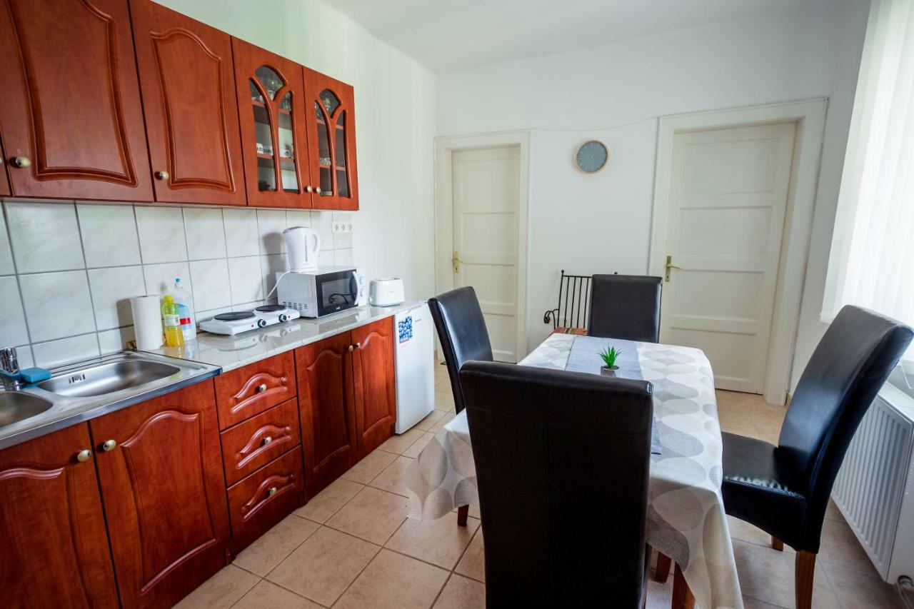 Viragos Vendeghaz Apartment Keszthely Ngoại thất bức ảnh