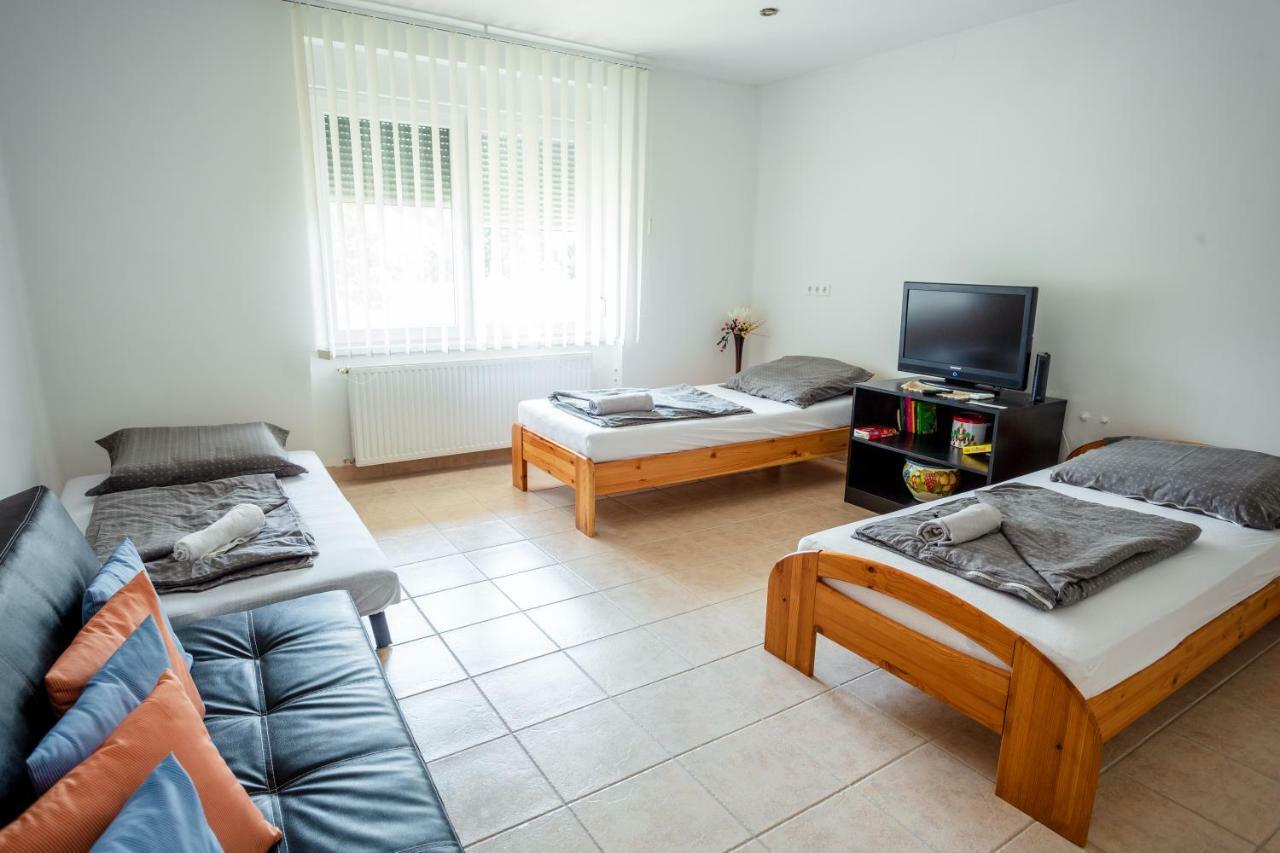Viragos Vendeghaz Apartment Keszthely Ngoại thất bức ảnh