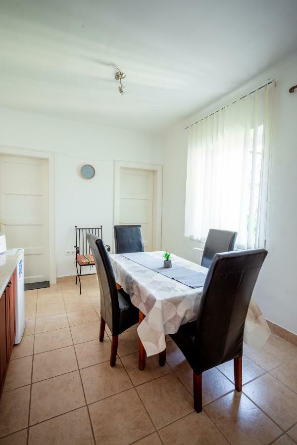 Viragos Vendeghaz Apartment Keszthely Ngoại thất bức ảnh
