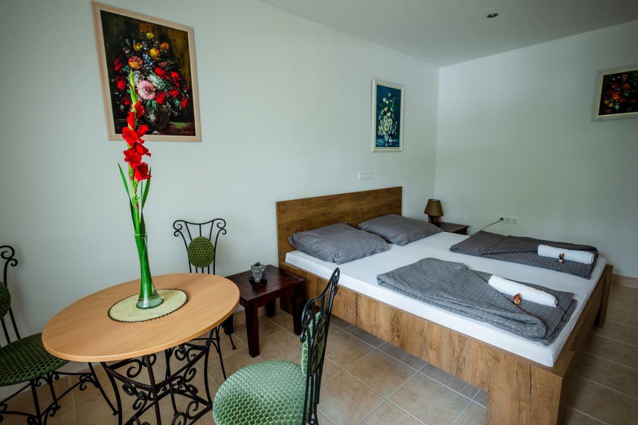 Viragos Vendeghaz Apartment Keszthely Ngoại thất bức ảnh